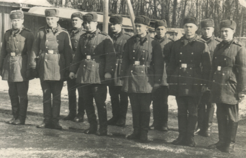 Военнослужащие СА в двубортных ватных 
	куртках образца 1935/41 г.