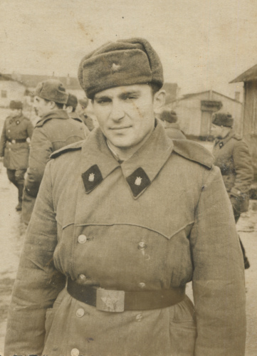 Военный строитель в ватной двубортной куртке 
	с петлицами и погонами, 1962 г.