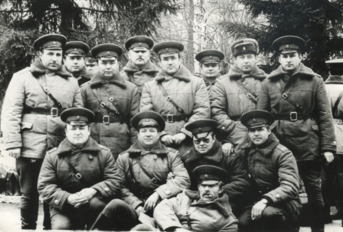 Офицеры в ватных куртках образца 
	1966 г.