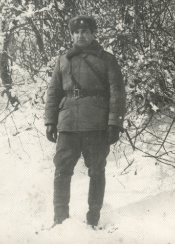 Неизвестный офицер в тепой куртке 
	образца 1966 г. с меховым воротником, после 1969 г.