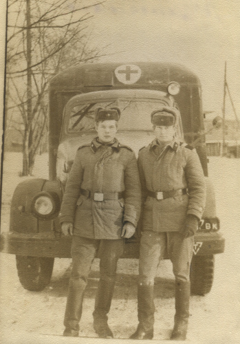 Военнослужащие в ватных куртках 
	образца 1966 г.