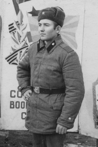 Неизвестный сержант инженерных войск 
	или военный строитель в ватной куртке со знаками различия периода 1969-1973 гг.