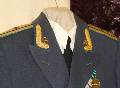 Воротник парадно-выходного мундира 
	образца 1955 г. железнодорожных войск и ВОСО