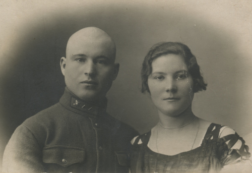 Пулемет на треноге с наложенной звездой. 
	Нижний Новгород, б/д. Коллекция автора