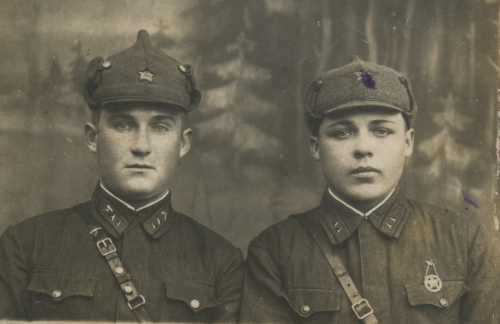 Курьезный пример использования значка в 
	виде пулемета на треноге в январе 1938 г.