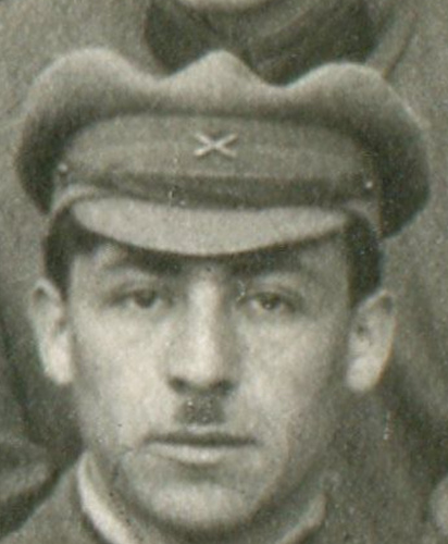 Рисунок 4 – Примеры 
	ношения красноармейцами на тульях и околышах фуражек специальных погонных и ведомственных арматурных знаков имперского периода