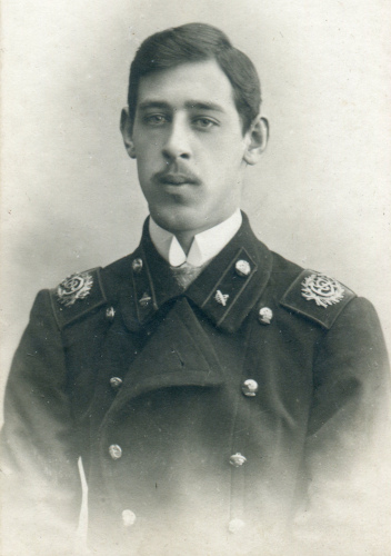Ученик землемерного училища в тужурке 
	образца 1913 г.