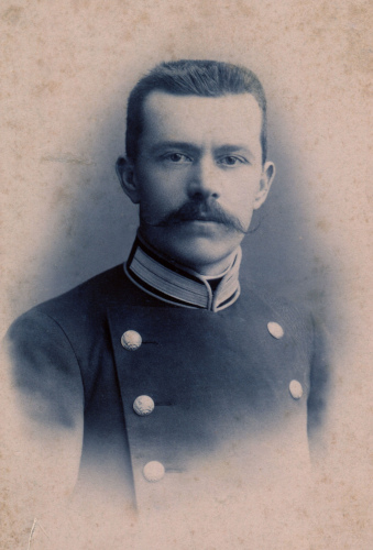 Классный топограф, титулярный 
	советник в сюртуке согласно ПВВ от 22.02.1885