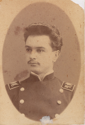 Воспитанник Черниговской духовной 
	семинарии в форменном сюртуке