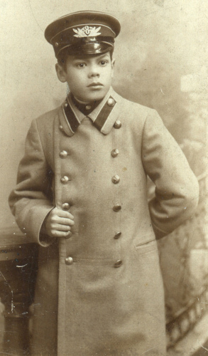 Рисунок 12. Учащийся Санкт-Петербургской 
	8-й гимназии. Атрибуция согласно знаку на околыше фуражки