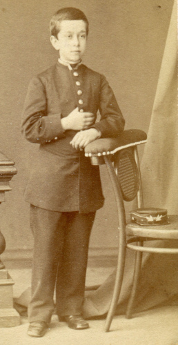 Рисунок 15. Учащийся гимназии. Снимок 
	выполнен в период 1868 –1881 гг.