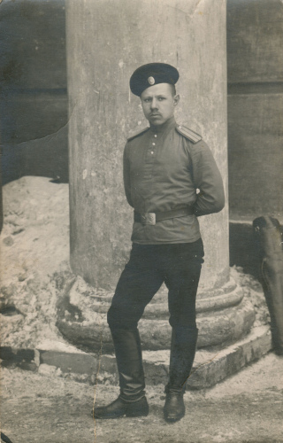 Рисунок 8. Нижний чин рядового звания 
	Офицерской электротехнической школы (1912-1914 гг.).