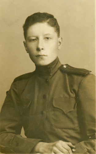 Рисунок 10. Нижний чин рядового звания 
	Офицерской электротехнической школы или Запасного электротехнического батальона Виктор N. 7 декабря 1916 г.