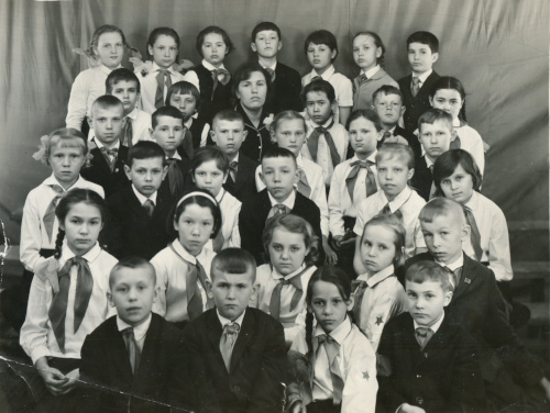 Рисунок 23. Знаки различия вожатых звеньев 
	произвольного образца (?)