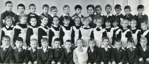 Рисунок 28. Знаки различия командира 
	октябрятской звездочки (?)