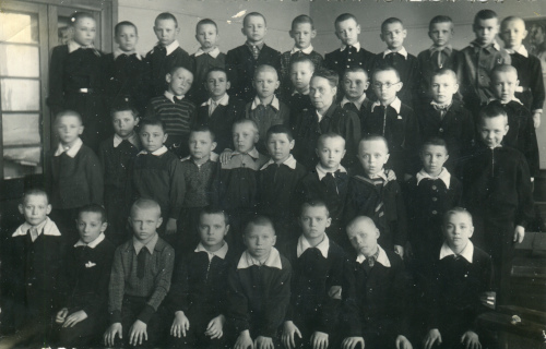 Рисунок 31. Знаки различия командира 
	октябрятской группы (?) на нарукавной повязке