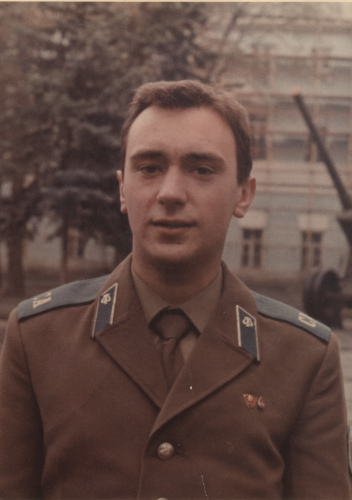 Военнослужащий оркестра одной из частей 
			ВВС, вероятно, училища или академии, с музыкантскими эмблемами на петлицах голубого цвета