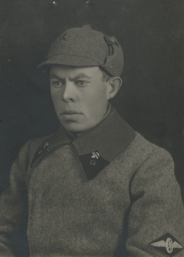 Командир взвода 6-го железнодорожного полка В.Н.
Малахович. Петлицы предположительно черные со светло-зеленым кантом.