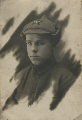 Красноармеец 2-го отдельного химического батальона 
	Н.Ф. Салков с петлицами, где кант, очевидно, более светлый, чем черного цвета поле