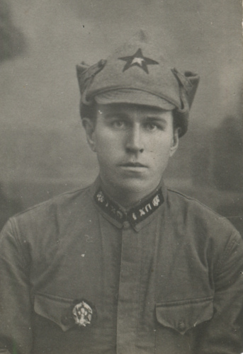  Красноармеец 1-го химического полка М.В. Галкин. 
	Шифровка на петлицах (1ХП) нанесена краской