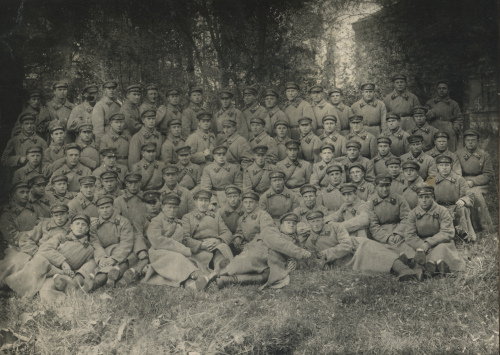 Военнослужащие 3-го отдельного химического 
	батальона с шифровками 3ОХБ на петлицах шинелей