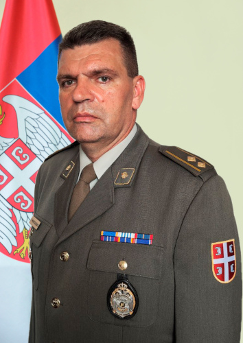 Подполковник Горан Милошевиħ. Эмблемы транспортной
службы