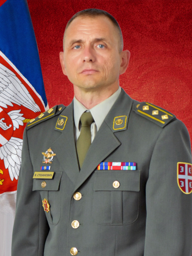 Полковник Владимир Стоjановиħ. Эмблемы парашютной
службы, формально в сербской армии несуществующие